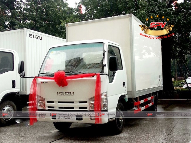 ISUZU 100P insulated truck